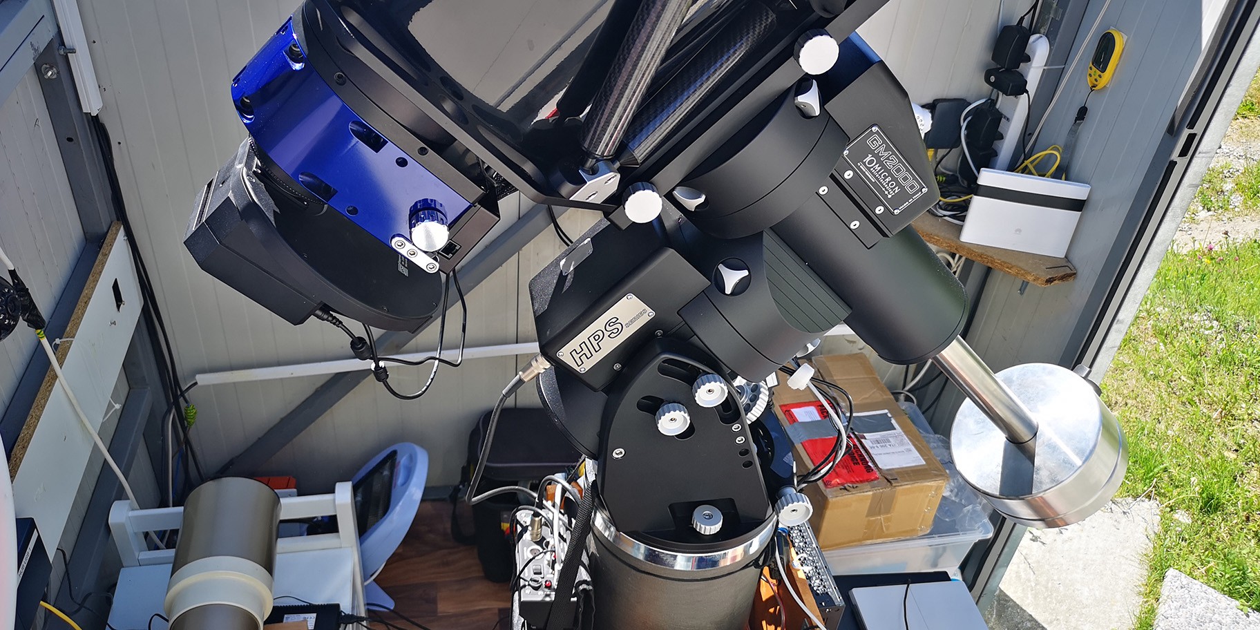 Mount and optical tube, top-down view